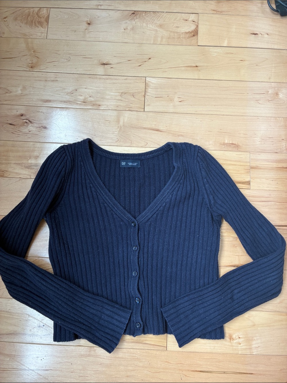 GAP Black Ribbed V-Neck Button-Front Cardigan